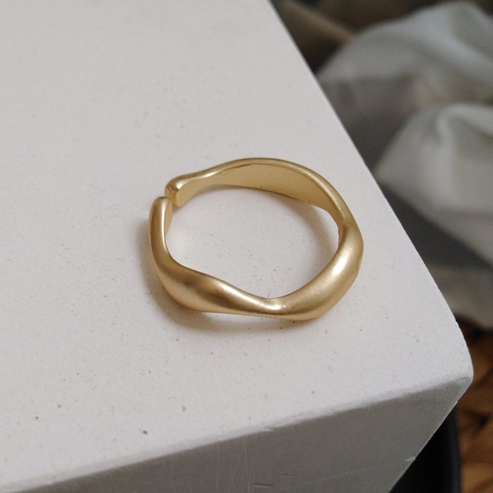 Matte Finished Golden Elegant Rings - Picture 2 of 9